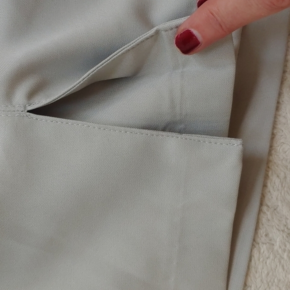 𝅺izod golf skirt - light gray - NWOT - Picture 3 of 5